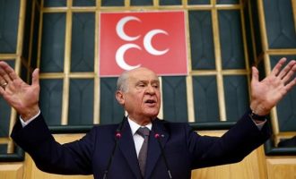 Ο Μπαχτσελί φοβάται διαμελισμό της Τουρκίας: Θέλουν «να μας επιστρέψουν στο 1919»