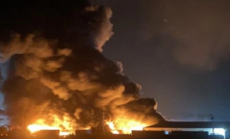 Ασπρόπυργος: Μεγάλη πυρκαγιά σε εργοστάσιο με πλαστικά – Μήνυμα από το 112, επικίνδυνοι καπνοί