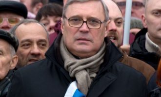 Ο Ρώσος πρώην πρωθυπουργός Κασιάνοφ το «έσκασε» στο εξωτερικό