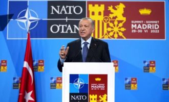 Επίθεση Ερντογάν στην Ελλάδα από το ΝΑΤΟ: «Δεν έπρεπε να εξοπλίσουν τα νησιά» – Ζήτησε και 73 «τρομοκράτες»