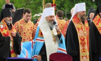 Κακόγουστη «όπερα Μπούφα» η δήθεν ανεξαρτητοποίηση της φιλορωσικής Εκκλησίας Ουκρανίας από τη Μόσχα
