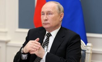 Πούτιν: Η Δύση είναι έτοιμη να προκαλέσει «έγχρωμες επαναστάσεις» και «λουτρό αίματος»