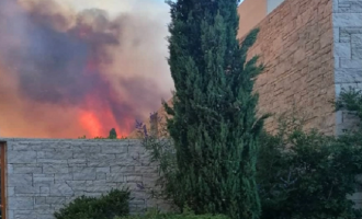 Κρανίδι: Οι φλόγες μπήκαν μέσα στο πολυτελές ξενοδοχείο AMANZOE που εκκενώθηκε (βίντεο)