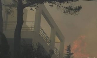 Πυρκαγιά στην Πεντέλη: Ο Κυριάκος Μητσοτάκης είχε τηλεδιάσκεψη με το Κέντρο Επιχειρήσεων