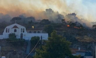 Μεγάλες διαστάσεις η φωτιά στη Σαλαμίνα – Εκκενώνεται το κέντρο Υγείας