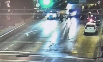Σικάγο: Αυτοκίνητο παρέσυρε και σκότωσε τρεις άνδρες έξω από μπαρ (βίντεο)
