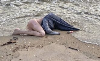 Τουρίστες «φρίκαραν» όταν έπεσαν πάνω σε ακέφαλη κούκλα σε παραλία