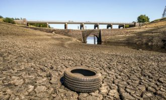BBC: Η Αγγλία σε ξηρασία – «Πρωτοφανής» κίνδυνος για πυρκαγιές – Οι Εργατικοί κατηγορούν τους δεξιούς για ανικανότητα