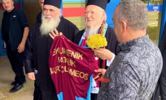 Τραπεζούντα: Ο Ελληνόφωνος Εφκάν Μπασκάν δώρισε στον Οικ. Πατριάρχη φανέλα της Τράμπζονσπορ