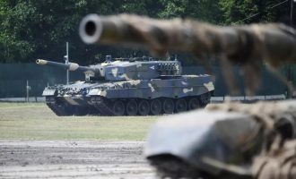 Γερμανία: Ξεκάθαρο «όχι» στη αποστολή αρμάτων μάχης στην Ουκρανία
