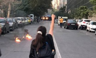 Ιράν: Ο στρατός προειδοποιεί ότι θα πνίξει στο αίμα τις γυναίκες
