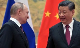 Σι Τζινπίνγκ και Βλαντίμιρ Πούτιν είναι μαζί – Η Κίνα θα διαδραματίσει τον ρόλο της «μεγάλης δύναμης» μαζί με τη Ρωσία