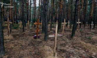 Ουκρανία: Ομαδικός τάφος με 440 θύματα των Ρώσων εισβολέων
