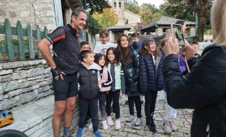 Ιωάννινα: Ποδηλατάδα έκανε ο Μητσοτάκης ανήμερα της 28ης Οκτωβρίου