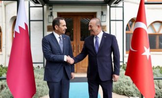 Τσαβούσογλου και Καταριανός ΥΠΕΞ συμφώνησαν σε όλα για τη Λιβύη