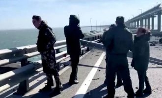 Αποκαταστάθηκε σε κάποια σημεία της γέφυρας της Κριμαίας η περιορισμένη κίνηση οχημάτων