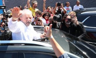 Βραζιλία-Προεδρικές εκλογές: Θρίλερ με μικρό προβάδισμα Λούλα στο 95% των ψήφων