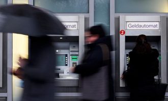 Γερμανία: Σε περίπτωση μπλακ άουτ ανοιχτό το ενδεχόμενο επιβολής capital controls στις τράπεζες