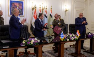 Υπό το βλέμμα του Δένδια ο Παναγιωτόπουλος υπέγραψε με τους Αιγύπτιους συμφωνία έρευνας και διάσωσης