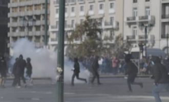 Απεργία: Μολότοφ και χημικά στο Σύνταγμα – Επεισόδια και προσαγωγές στη Θεσσαλονίκη