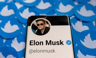 Έλον Μασκ: Η Apple απείλησε με αποκλεισμό της Twitter