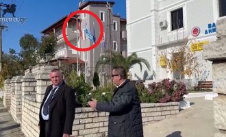 Αλβανική προσβολή στην Ελλάδα – Ο Αλβανός πρόεδρος απαίτησε να κατέβει η ελληνική σημαία από τον μειονοτικό δήμο Φοινικαίων