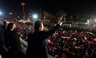 Χιλιάδες Τούρκοι διαδήλωσαν υπέρ του Ιμάμογλου και κατά του Ερντογάν