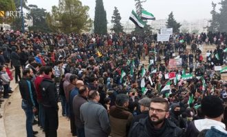 Διαδηλώσεις στην κατεχόμενη β/δ Συρία κατά της «συμφιλίωσης» Άγκυρας-Δαμασκού