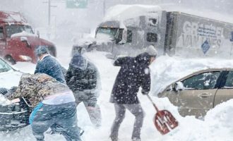 ΗΠΑ: Σφοδρή χιονοθύελλα απειλεί 240 εκατ. Αμερικανούς – Πολικές θερμοκρασίες και νεκροί