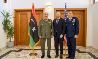 Ο Χάφταρ συνάντησε τον Αμερικανό Επιτετραμμένο στη Λιβύη και τον αν. διοικητή της AFRICOM