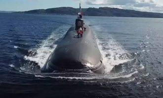 Το ρωσικό πυρηνικό υποβρύχιο «Στρατηγός Τσουβόροφ» πλέει προς προσωρινή βάση στην Αρκτική