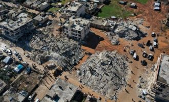 Σεισμός: Η τουρκική κατοχή σταμάτησε τις έρευνες διάσωσης στη Β/Δ Συρία – Οι τζιχαντιστές λεηλατούν ερείπια