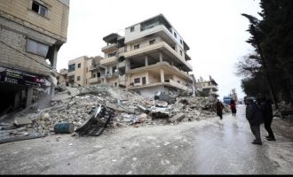 Τουρκία-Συρία: Τουλάχιστον 7.266 νεκροί από τους σεισμούς