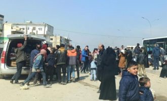 Η Τουρκία εκμεταλλεύεται τους σεισμούς για να ξεφορτωθεί Σύρους πρόσφυγες