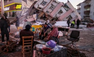 Σεισμός: Η Ελλάδα στέλνει ένα πλοίο φορτωμένο ανθρωπιστική βοήθεια στην Τουρκία