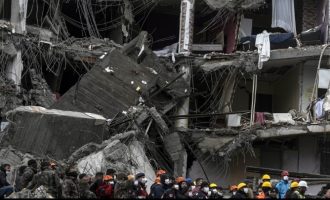 Φονικός σεισμός: 2.316 οι νεκροί στην Τουρκία και 1.300 στη Συρία
