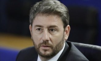 Ανδρουλάκης: «Ναι» σε κυβέρνηση συνεργασίας – «Όχι» σε Μητσοτάκη ή Τσίπρα πρωθυπουργό
