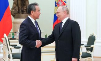 Συνάντηση Πούτιν-Ουάνγκ Γι και «νέοι ορίζοντες» για τη συνεργασία Ρωσίας-Κίνας