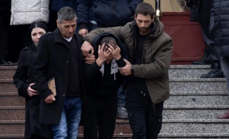 Τραγωδία στα Τέμπη: Για την 34χρονη Αθηνά, το πρώτο «αντίο»