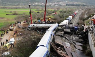 ΣΥΡΙΖΑ: «Η παραπλάνηση για την τραγωδία στα Τέμπη προσβάλλει τη μνήμη όσων έφυγαν τόσο άδικα»