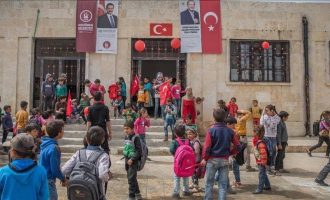 Η Τουρκία εκτουρκίζει («τουρκεύει») τους μαθητές στη Β/Δ Συρία (Αφρίν/Εφρίν)