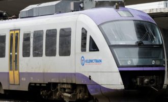 Έχασε τον άνδρα της σε σιδηροδρομικό δυστύχημα και η Hellenic Train ζητά πίσω την αποζημίωση