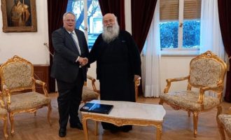 Ο Κοτζιάς με τον Αρχιεπίσκοπο Κύπρου Γεώργιο