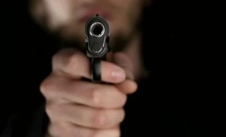 Λαγονήσι: Ο «πιστολέρο» αφού πυροβόλησε τον έναν 16χρονο προσπάθησε να τον αρπάξει