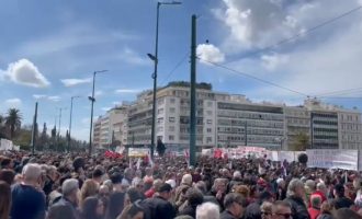 Μεγάλη πορεία στην Αθήνα για τα Τέμπη – Οι προβοκάτορες μπαχαλάκηδες ξεκίνησαν επεισόδια