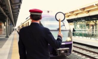 Ξεκίνησαν κάποια τρένα – Οι επιβάτες πάνε στα πίσω βαγόνια – Το καθεστώς Μητσοτάκη έφερε ανασφάλεια