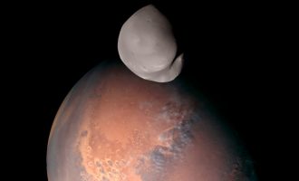 Δείμος: Εντυπωσιακές εικόνες από τον  μικρότερο δορυφόρο του Άρη