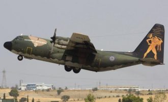 Ελληνικό C-130 πήρε από το Χαρτούμ 39 ανθρώπους – Έλληνες πολίτες, Ευρωπαίους κ.α. – Σύνολο: 125 απεγκλωβισμένοι