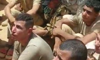 Οι Σουδανοί παραστρατιωτικοί RSF υποστηρίζουν ότι τους παραδόθηκαν αιγυπτιακά στρατεύματα