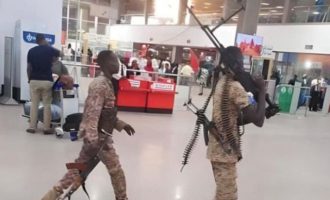 Σουδάν: Ο Μοχάμεντ Χαμντάν Ντάγκλο των RSF συγκρούεται με τον τακτικό στρατό του Άμπντελ Φάταχ αλ Μπουρχάν